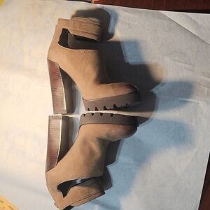 Kenneth Cole New York Heels 👠